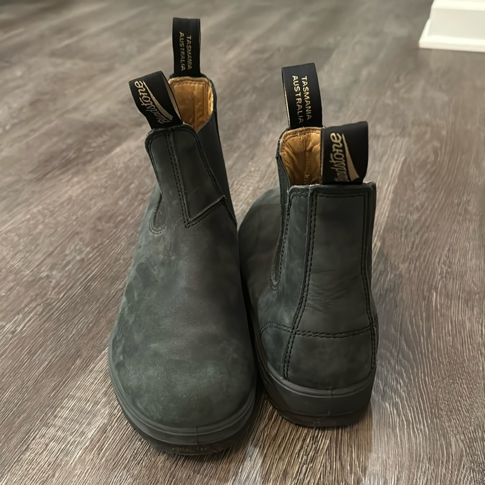Black Blundstones